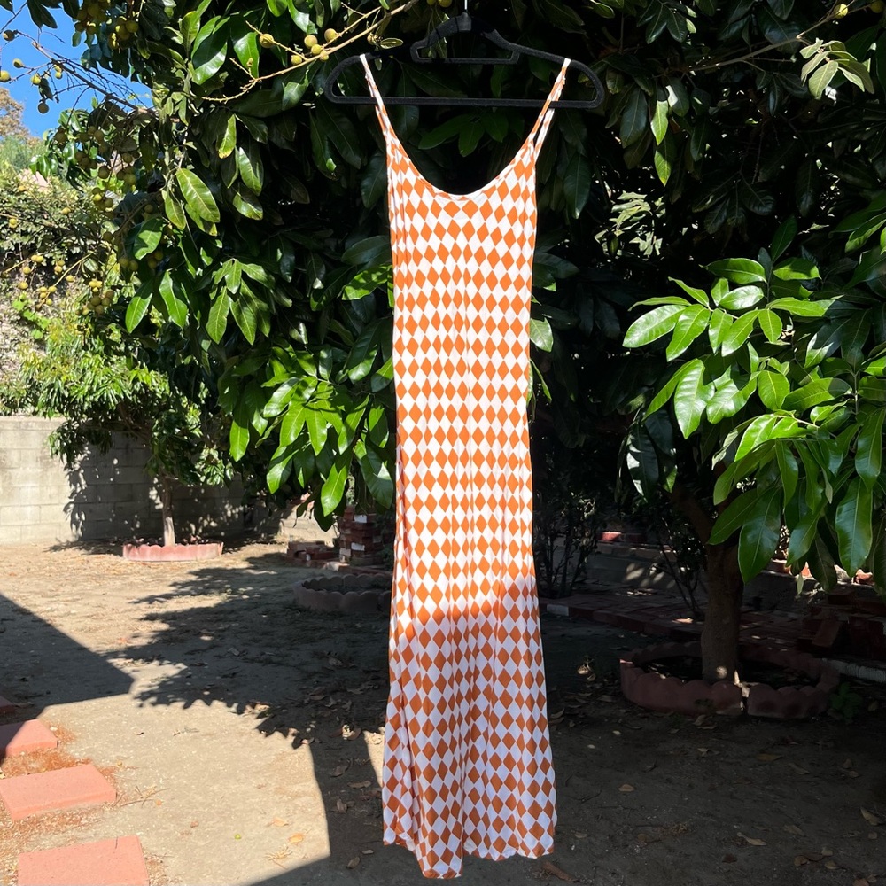 HOLIDAY BY EMMA MUHOLLAND orange white diamond geo print sleeveless slip midi